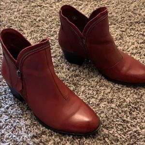 Size 8 Earth brand red boots